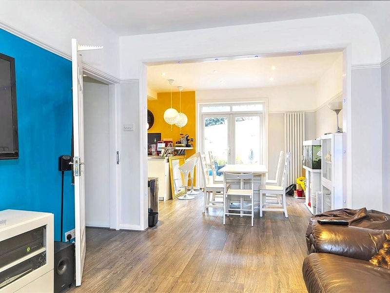 Living Room- click for photo gallery